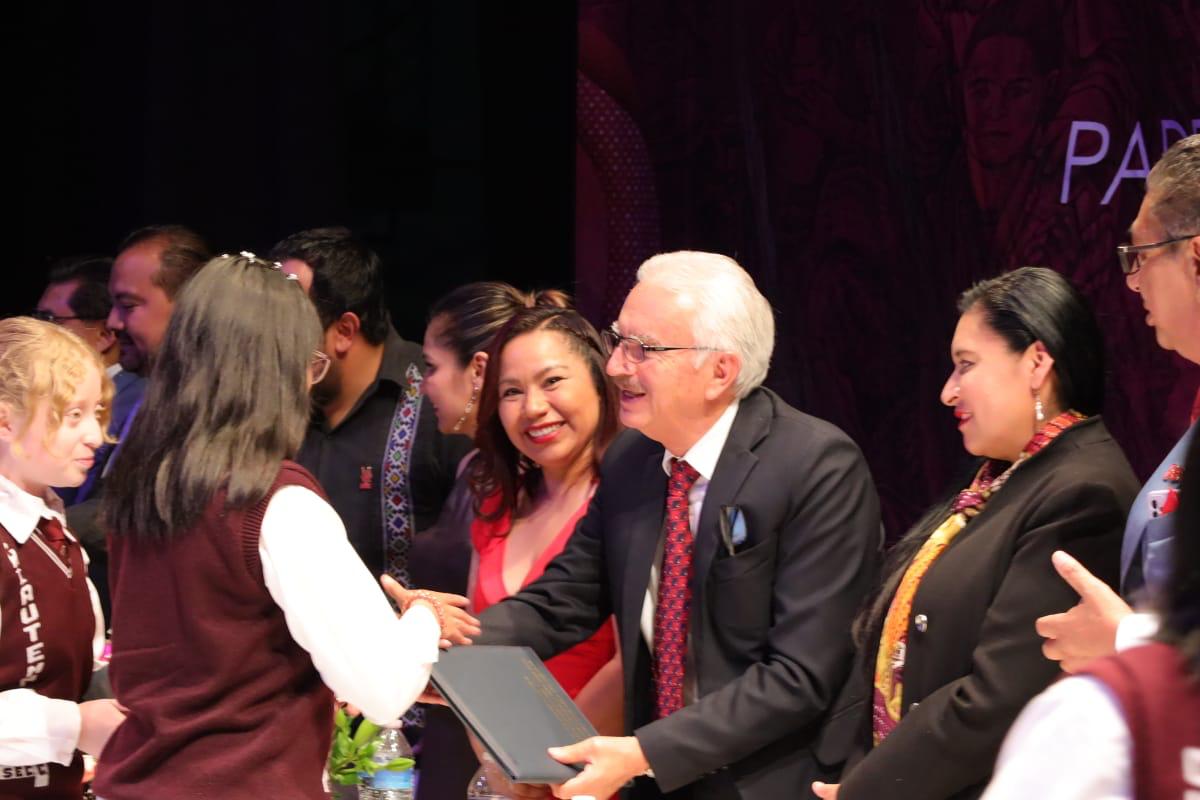 Acompaña ceremonia de clausura de técnica 4, presidente de Chiautempan
